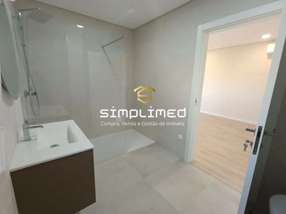 Apartamento T3 para Venda em Covilhã e Canhoso Foto 24