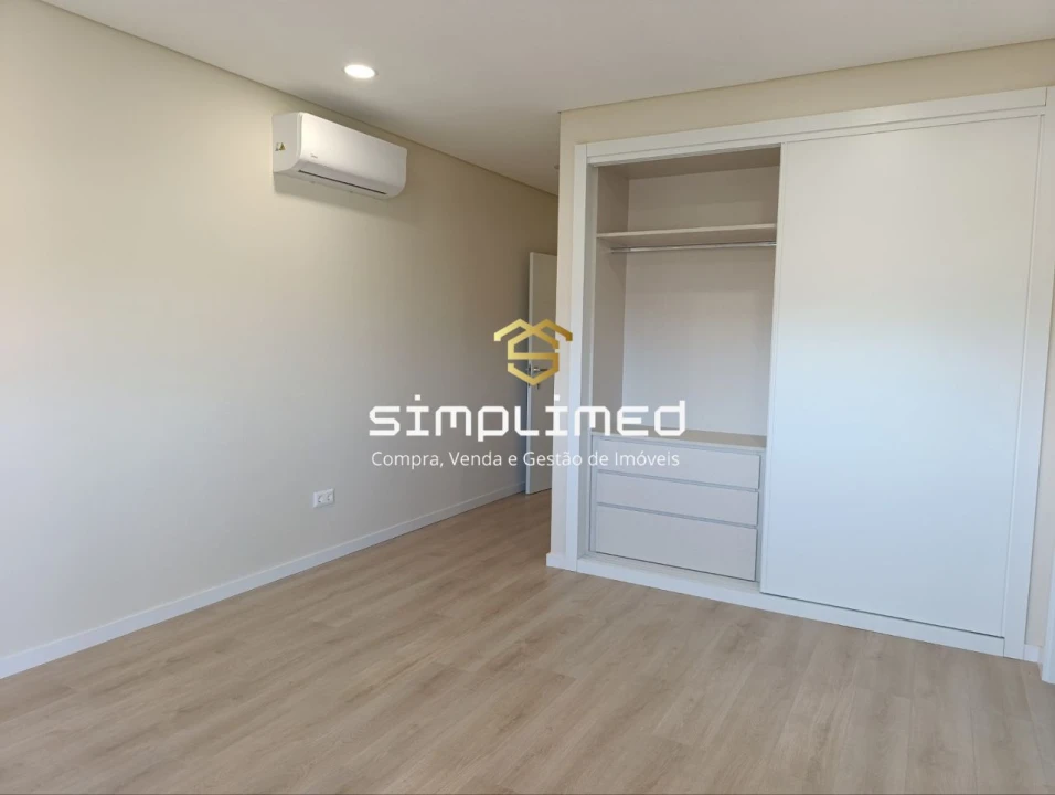 Apartamento T2 para Venda em Covilhã e Canhoso Foto 13
