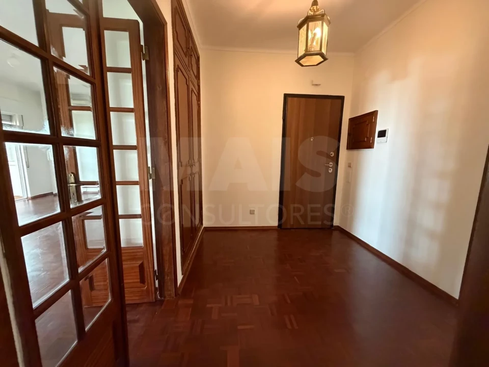 Apartamento T3 para Arrendamento em São Domingos de Benfica Foto 2