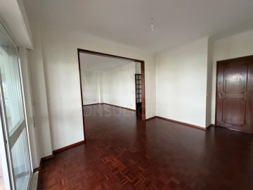 Apartamento T3 para Arrendamento em São Domingos de Benfica
