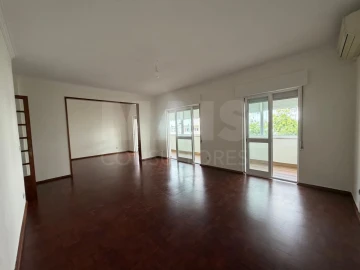 Apartamento T3 para Arrendamento em São Domingos de Benfica