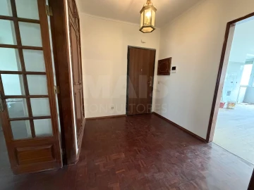Apartamento T3 para Arrendamento em São Domingos de Benfica
