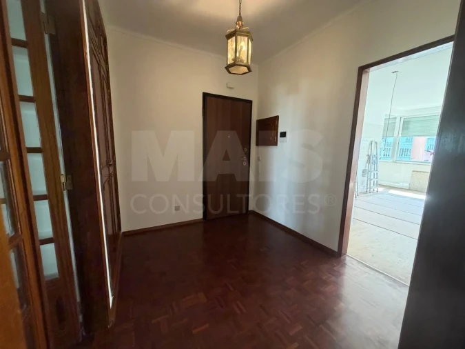 Apartamento T3 para Arrendamento em São Domingos de Benfica Foto 3