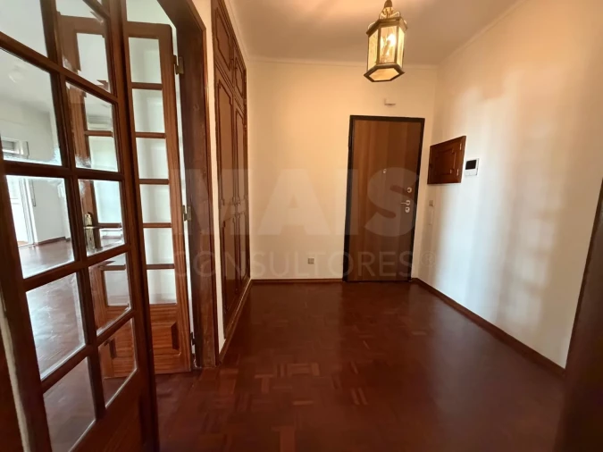 Apartamento T3 para Arrendamento em São Domingos de Benfica Foto 2