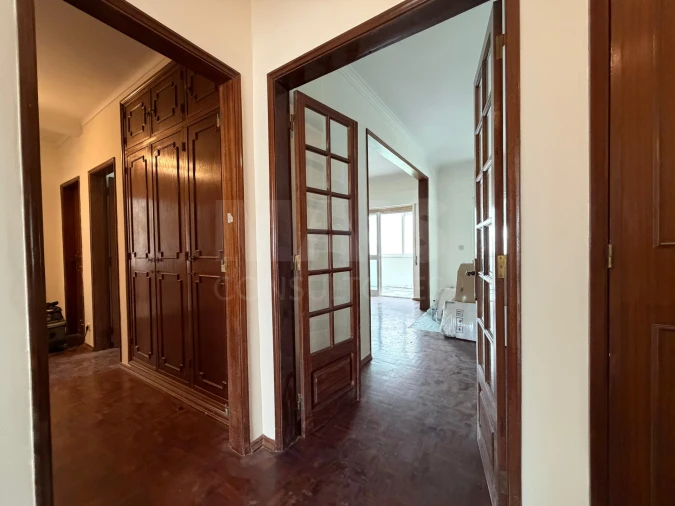 Apartamento T3 para Arrendamento em São Domingos de Benfica Foto 2