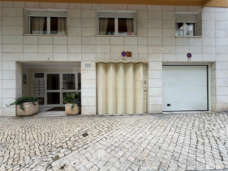 Apartamento T3 para Arrendamento em São Domingos de Benfica Foto 4