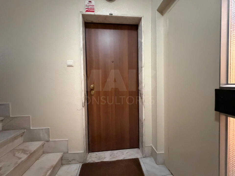 Apartamento T3 para Arrendamento em São Domingos de Benfica Foto 8