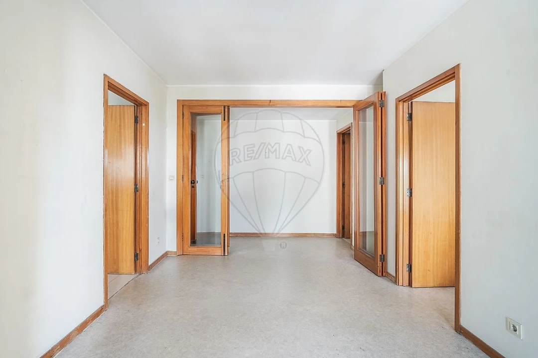 Apartamento T1 para Venda em Lordelo do Ouro e Massarelos Foto 1
