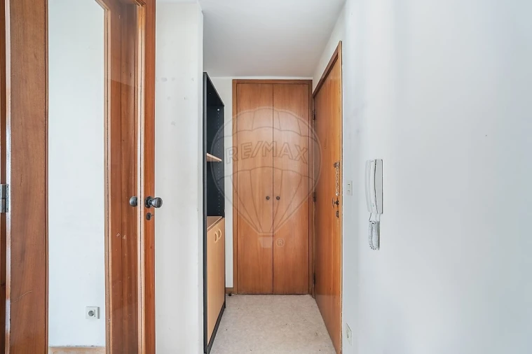 Apartamento T1 para Venda em Lordelo do Ouro e Massarelos Foto 2