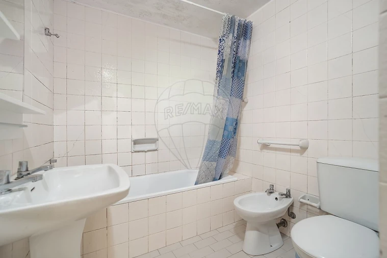 Apartamento T1 para Venda em Lordelo do Ouro e Massarelos Foto 13