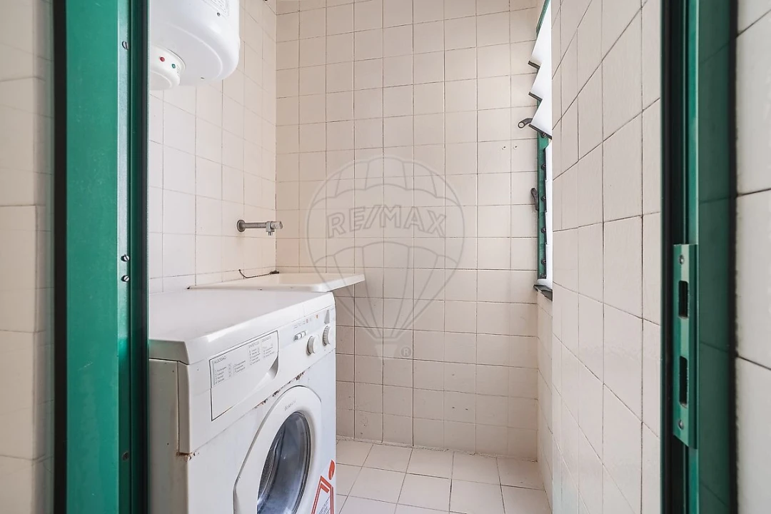 Apartamento T1 para Venda em Lordelo do Ouro e Massarelos Foto 7