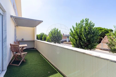 Apartamento T3 para Venda em A dos Cunhados e Maceira