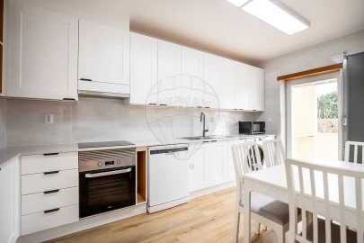 Apartamento T3 para Venda em A dos Cunhados e Maceira