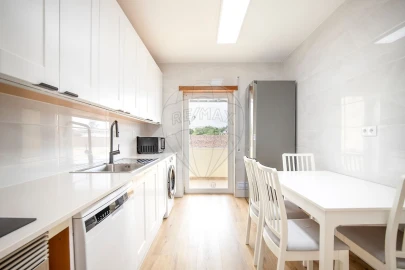 Apartamento T3 para Venda em A dos Cunhados e Maceira