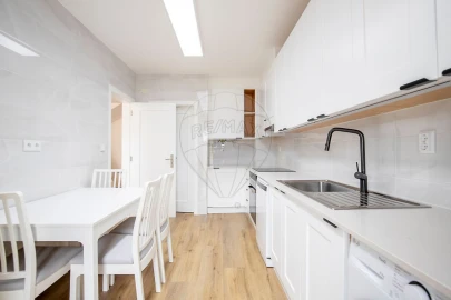 Apartamento T3 para Venda em A dos Cunhados e Maceira