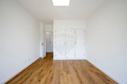 Apartamento T3 para Venda em A dos Cunhados e Maceira