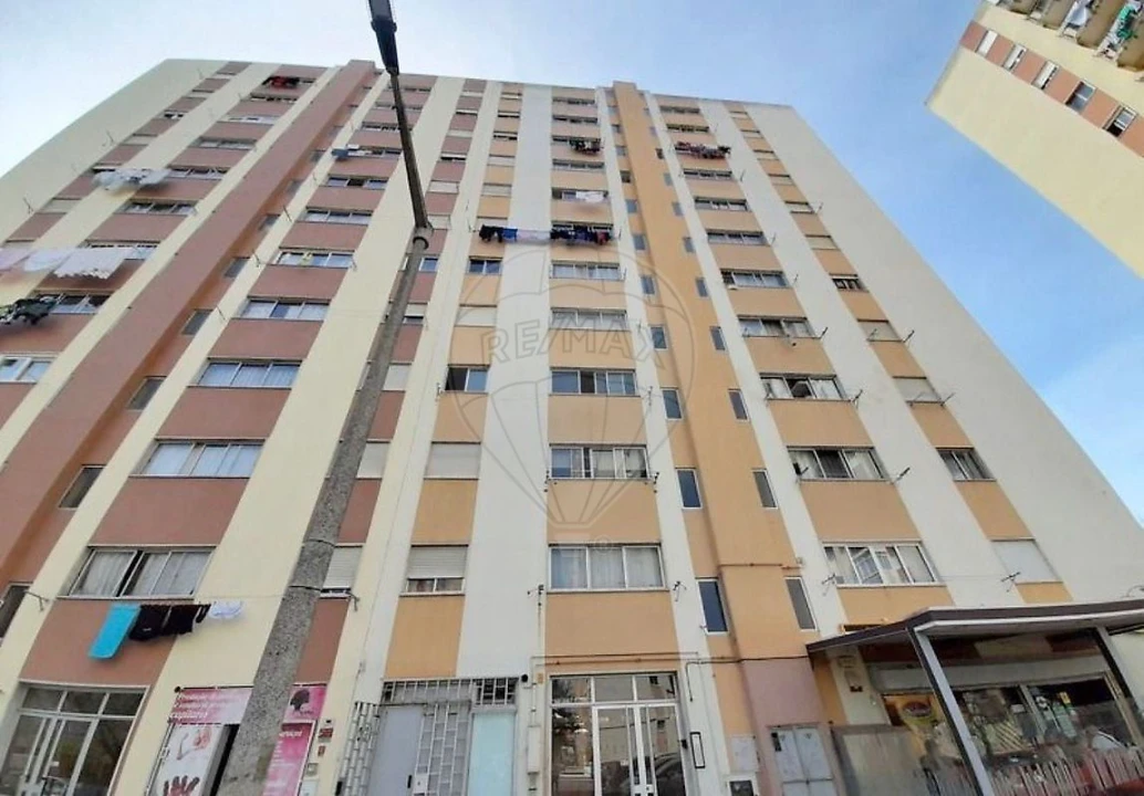 Apartamento T2 para Venda em Carregado e Cadafais Foto 1