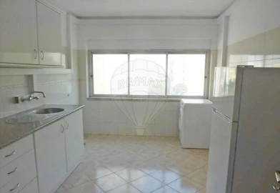 Apartamento T2 para Venda em Carregado e Cadafais
