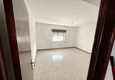 Apartamento T2 para Venda em Carregado e Cadafais
