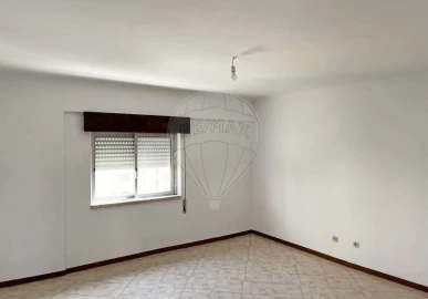 Apartamento T2 para Venda em Carregado e Cadafais