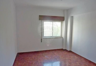 Apartamento T2 para Venda em Carregado e Cadafais