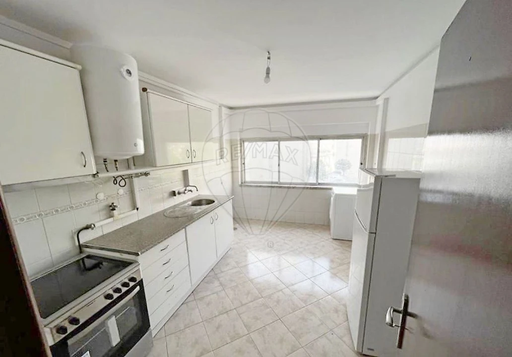 Apartamento T2 para Venda em Carregado e Cadafais Foto 5