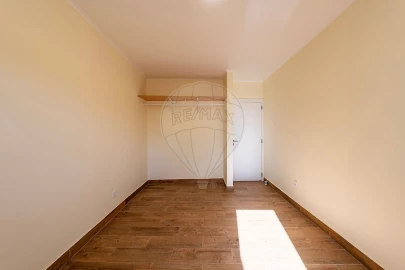 Moradia T2 para Venda em Azambujeira e Malaqueijo