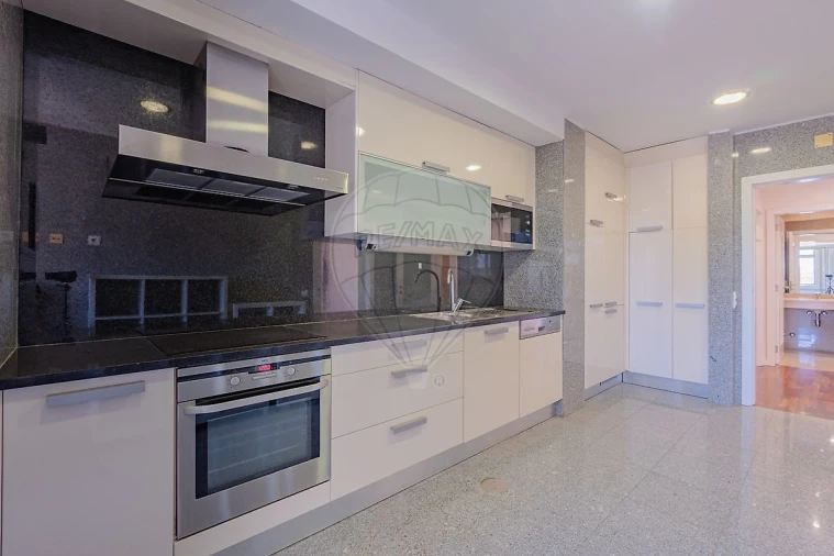 Apartamento T3 para Venda em Cidade da Maia Foto 30