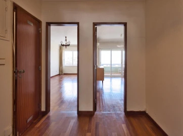 Apartamento T2 para Venda em Oeiras e São Julião da Barra, Paço de Arcos e Caxias