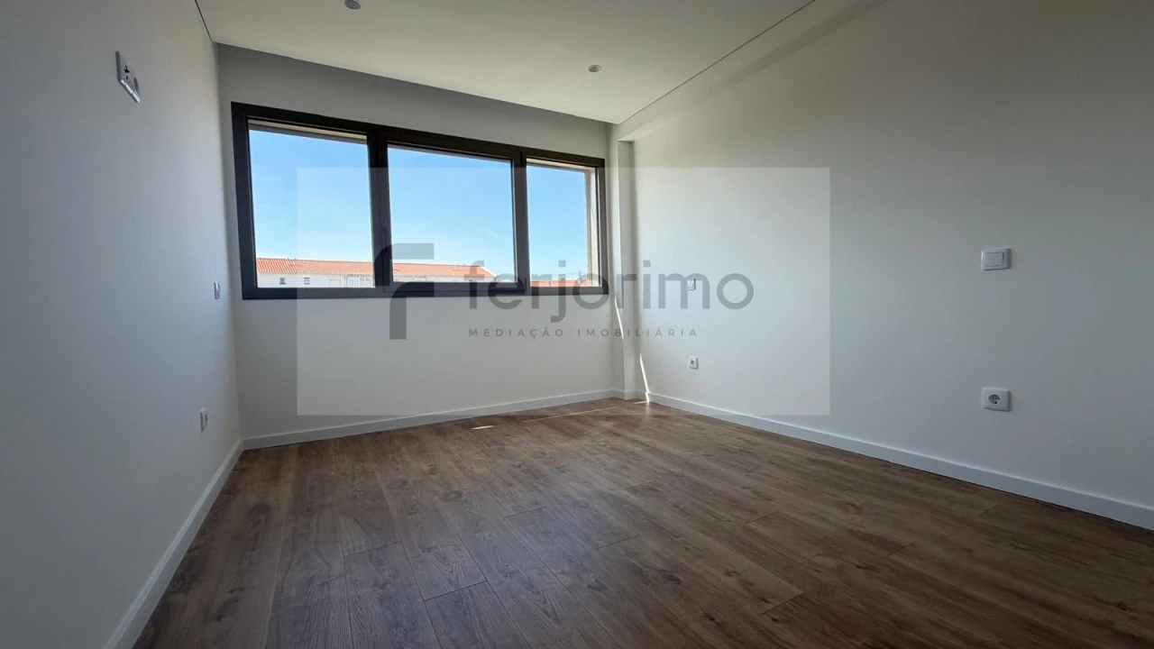 Apartamento T3 para Venda em Urgezes Foto 13