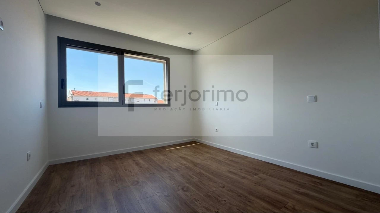 Apartamento T3 para Venda em Urgezes Foto 7
