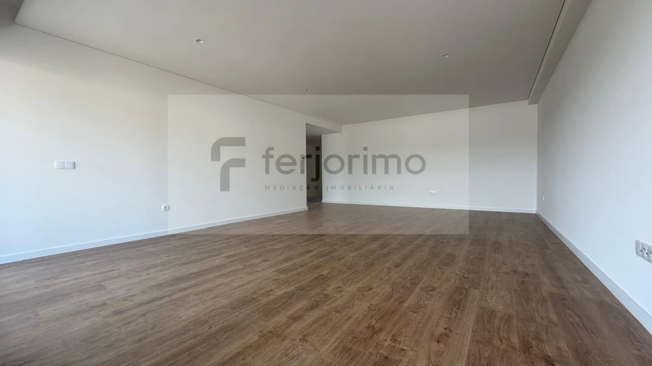 Apartamento T3 para Venda em Urgezes Foto 5