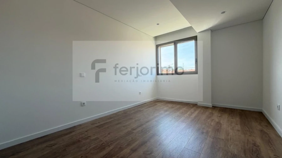 Apartamento T3 para Venda em Urgezes Foto 11