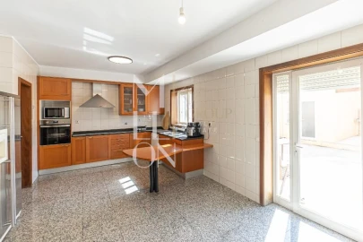 Moradia T4 para Venda em Gulpilhares e Valadares