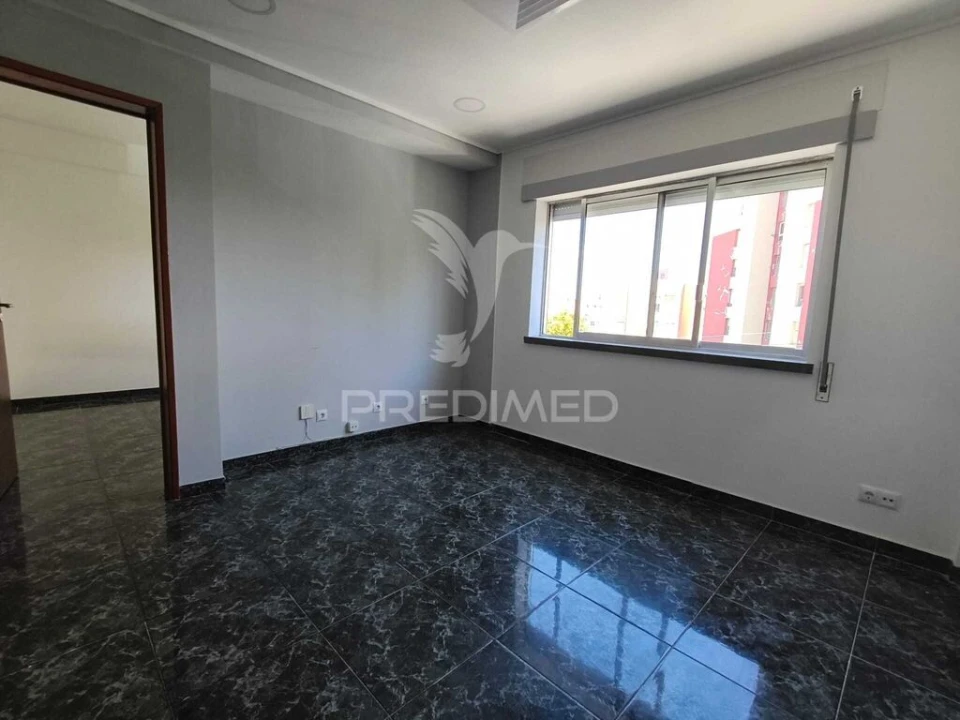 Apartamento T1 para Venda em Corroios Foto 3