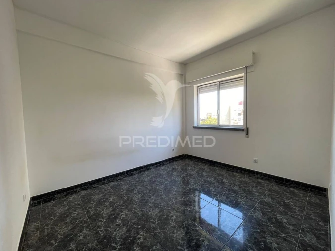Apartamento T1 para Venda em Corroios Foto 5