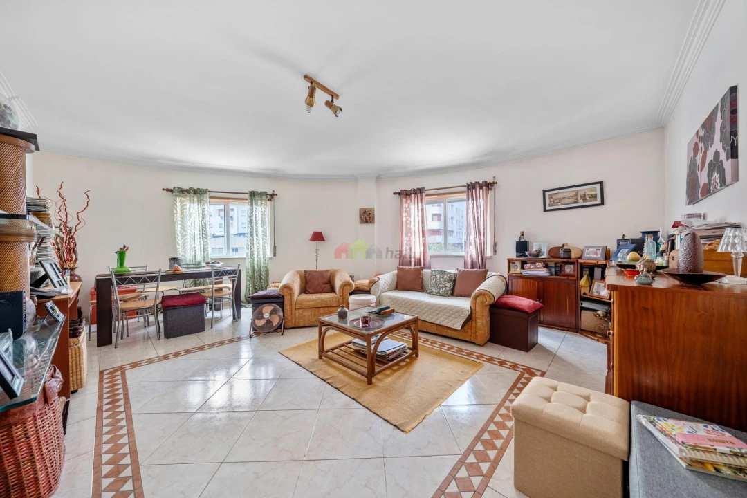 Apartamento T1 para Venda em Corroios Foto 1