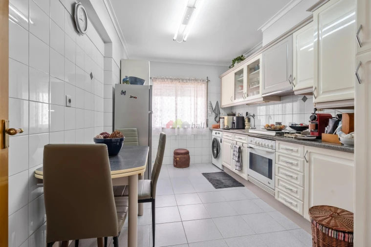 Apartamento T1 para Venda em Corroios Foto 8