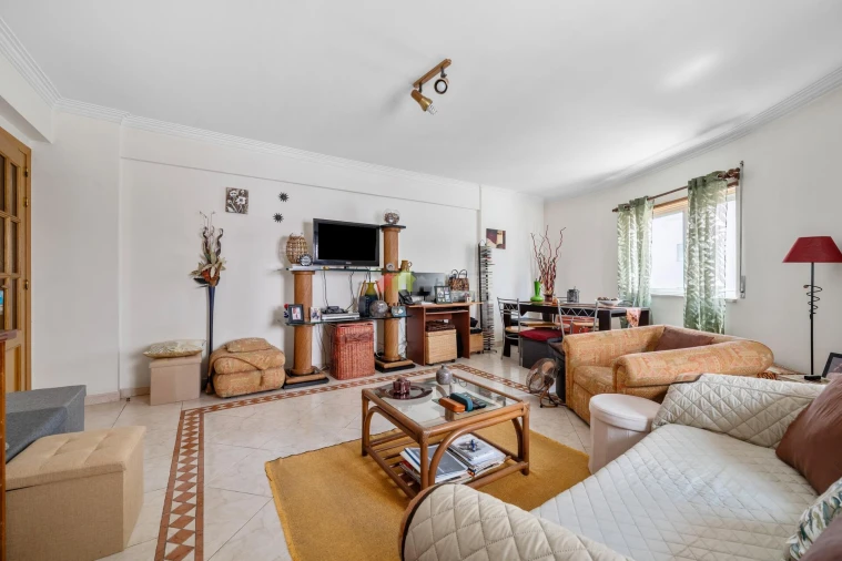 Apartamento T1 para Venda em Corroios Foto 2