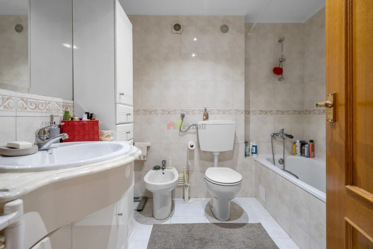 Apartamento T1 para Venda em Corroios Foto 16
