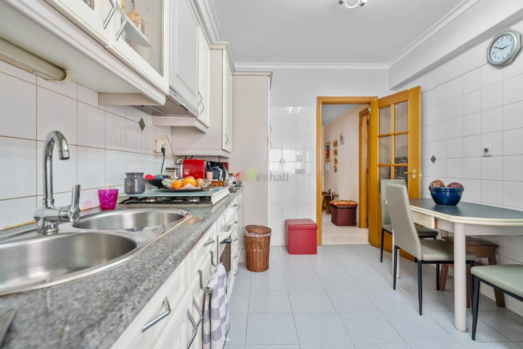 Apartamento T1 para Venda em Corroios Foto 12
