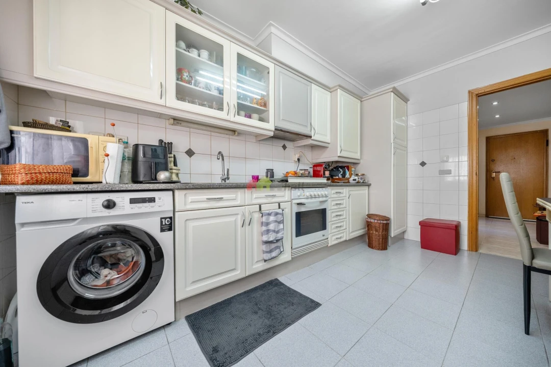 Apartamento T1 para Venda em Corroios Foto 11