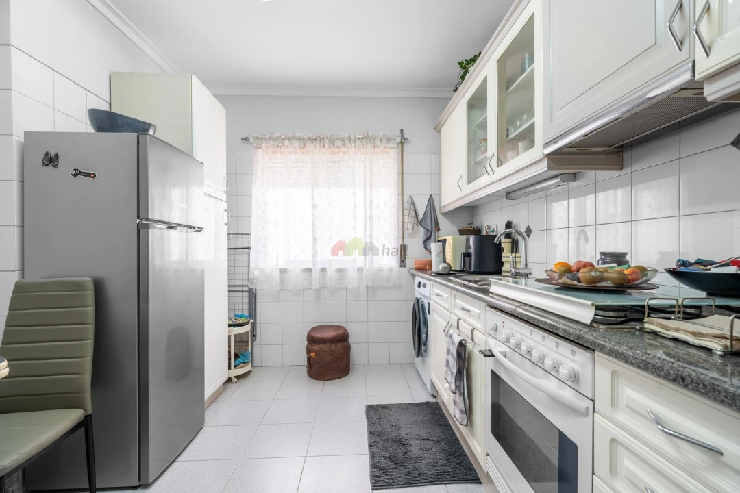 Apartamento T1 para Venda em Corroios Foto 9