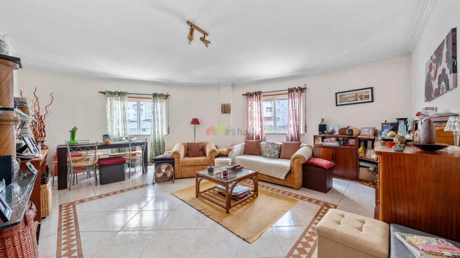 Apartamento T1 para Venda em Corroios