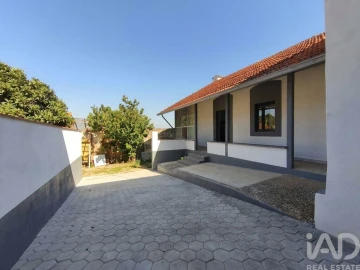 Moradia T4 para Arrendamento em Glória e Vera Cruz