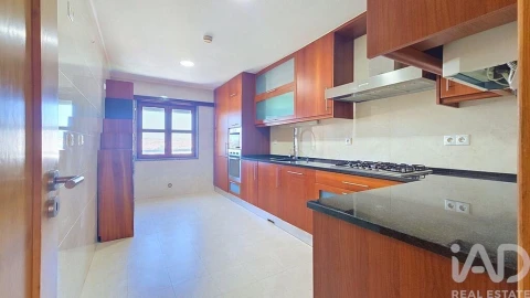 Apartamento T2 para Arrendamento em Venteira