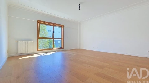 Apartamento T2 para Arrendamento em Venteira