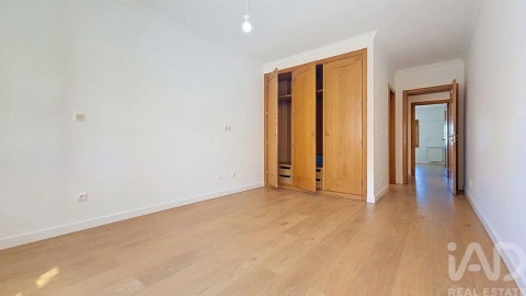 Apartamento T2 para Arrendamento em Venteira