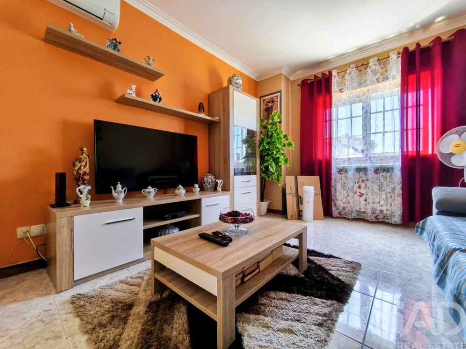 Apartamento T1 para Venda em Darque Foto 13