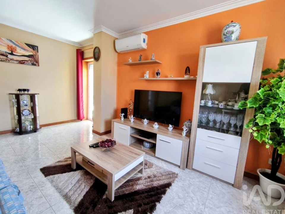 Apartamento T1 para Venda em Darque Foto 1